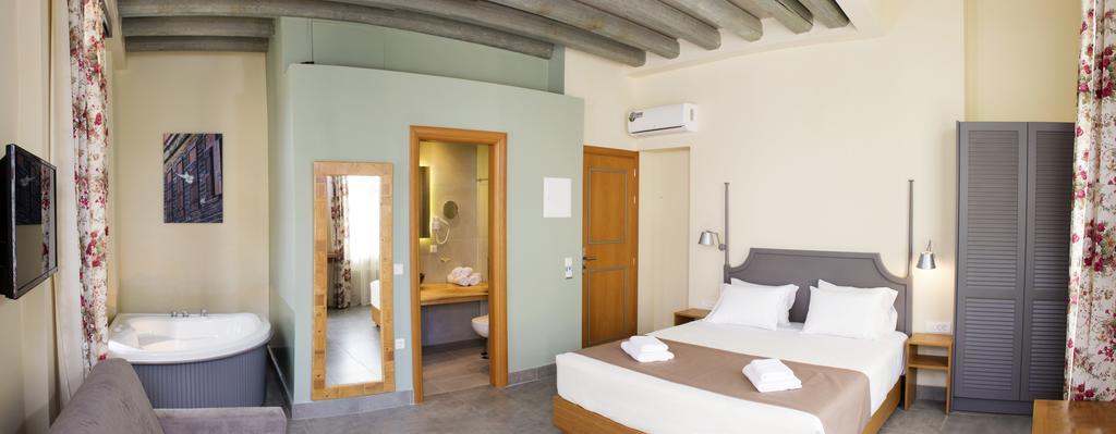Superior Room with Hot Tub