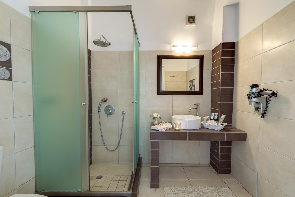 Quadruple Room with shared Patio