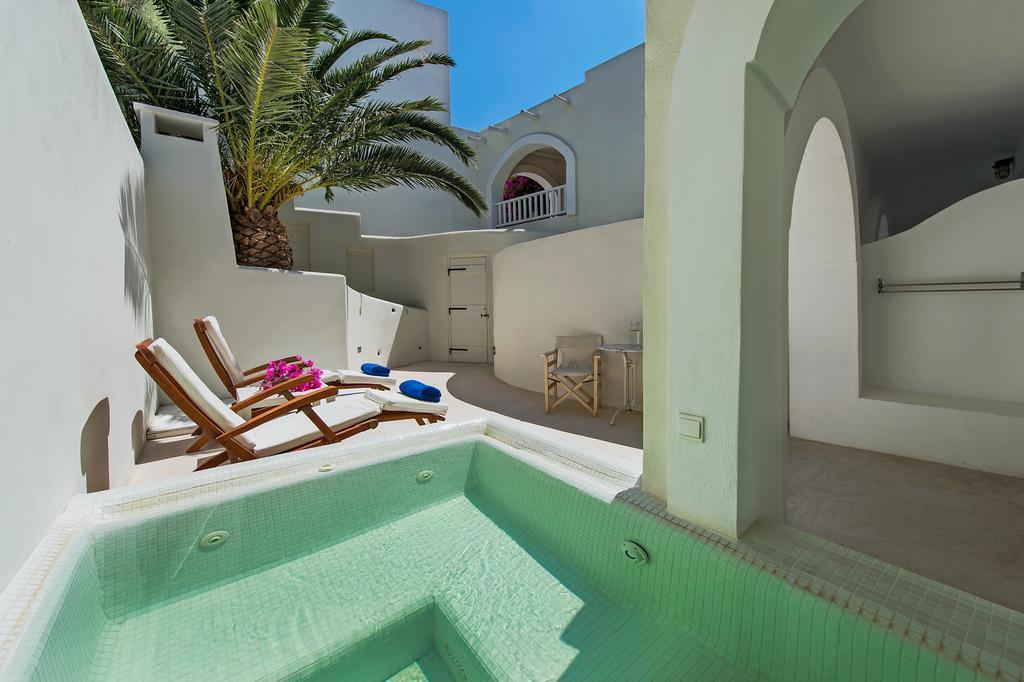 Studio Outdoor Spa Bath
