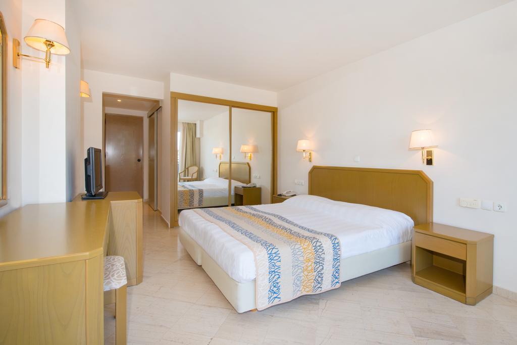 Single Room,703758400:JPEG