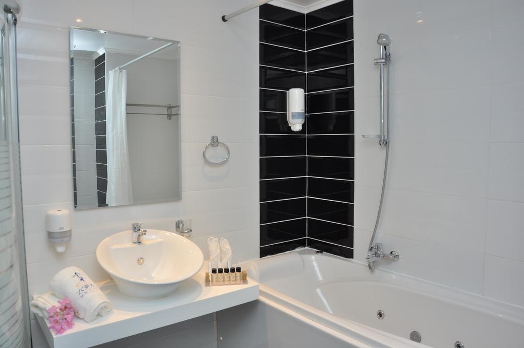Junior Suite (2 Adults + 2 Children)