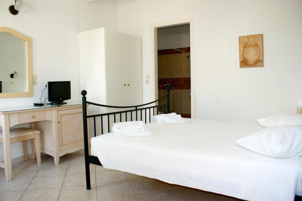 Double or Twin Room with Garden or Mountain View