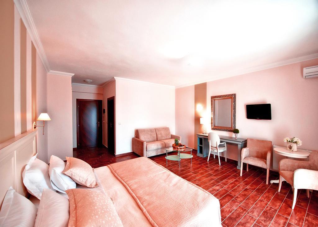 Deluxe Suite Lake View