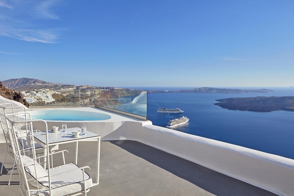 Chromata Pool Suite with Infinity Pool