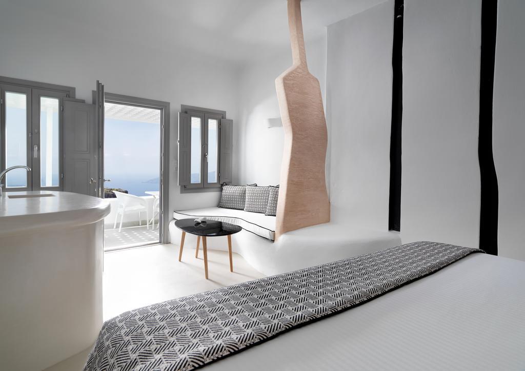 Suite with Private Outdoor Hot Tub and Caldera View
