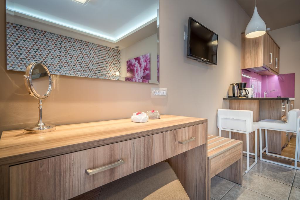 Superior Studio (3 Adults)