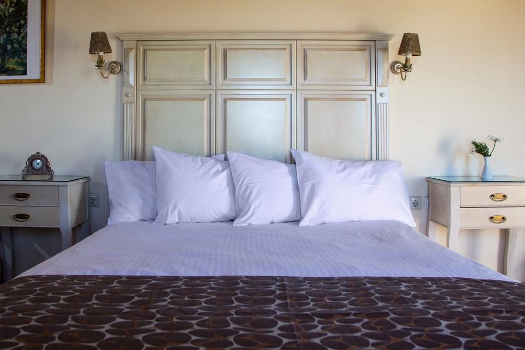 Deluxe Room Lake View