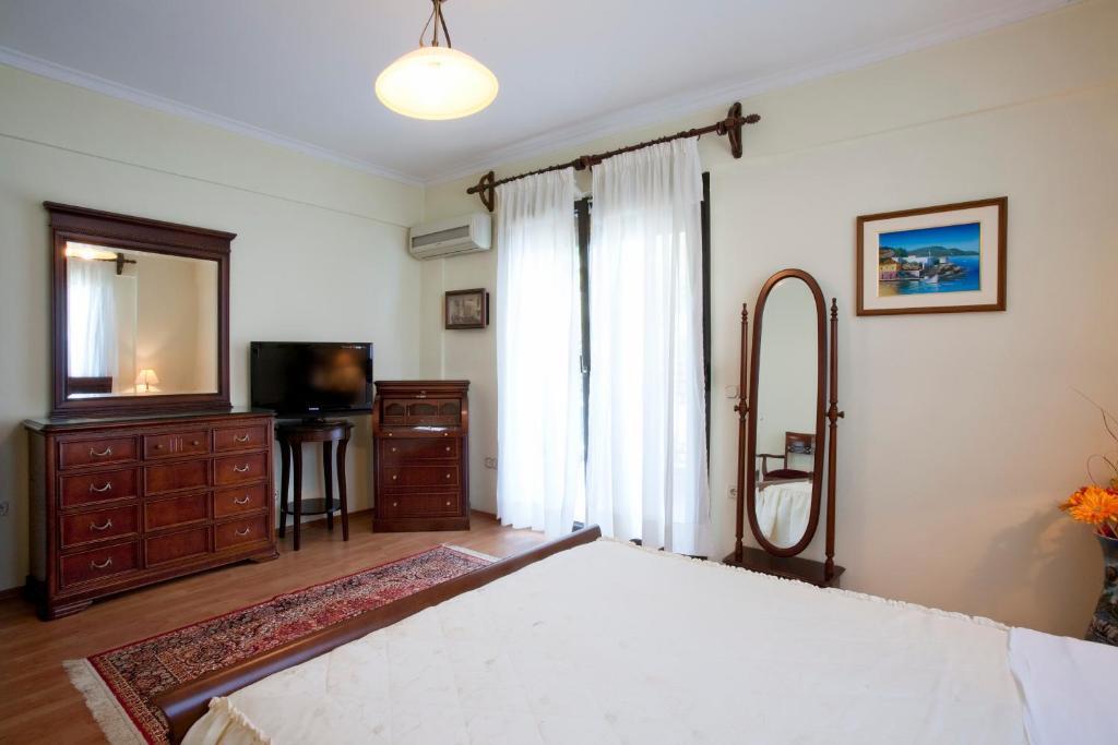 Classic Double or Twin Room Garden View