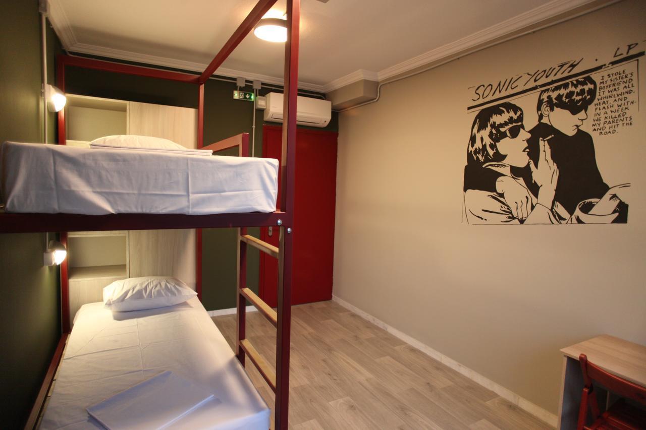 Single Bed Mixed Dormitory Room