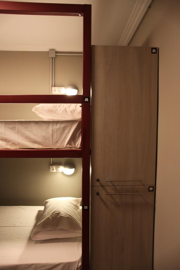 Single Bed Mixed Dormitory Room