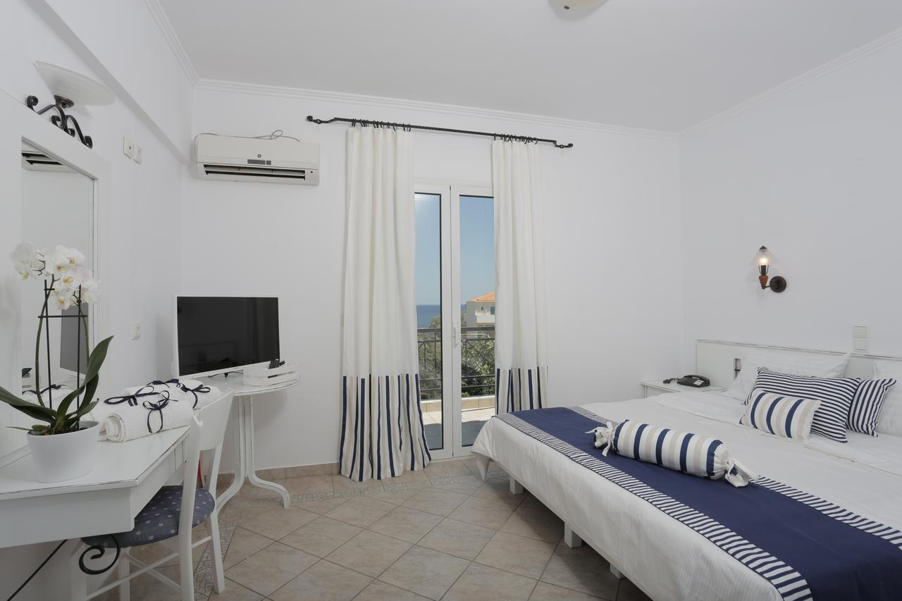 Double or Twin Room Sea View
