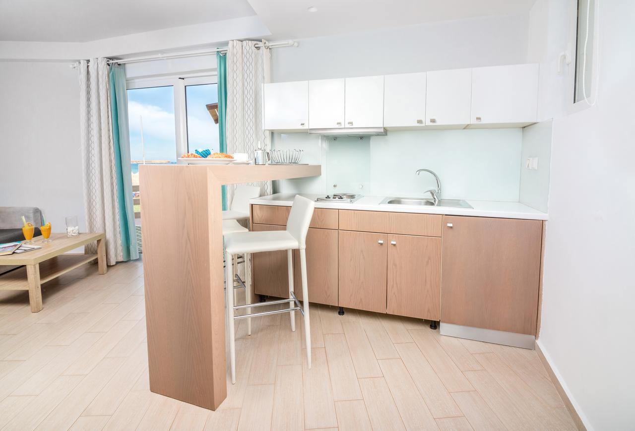 One-Bedroom Apartment Sea View