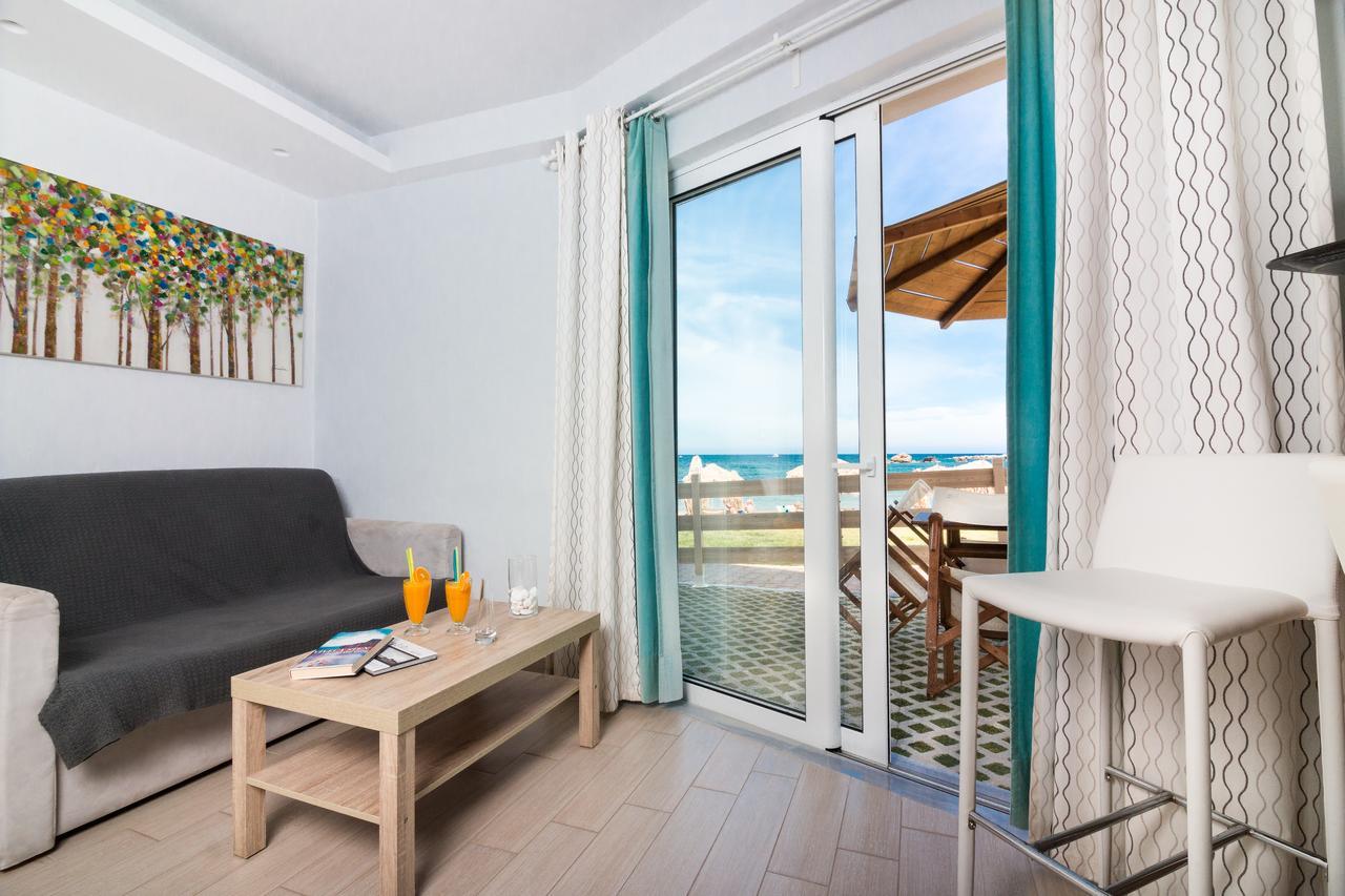 One-Bedroom Apartment Sea View