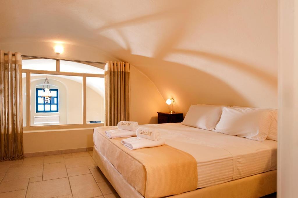 Grand Cave Villa with Private Pool and Caldera View (2-7 people)