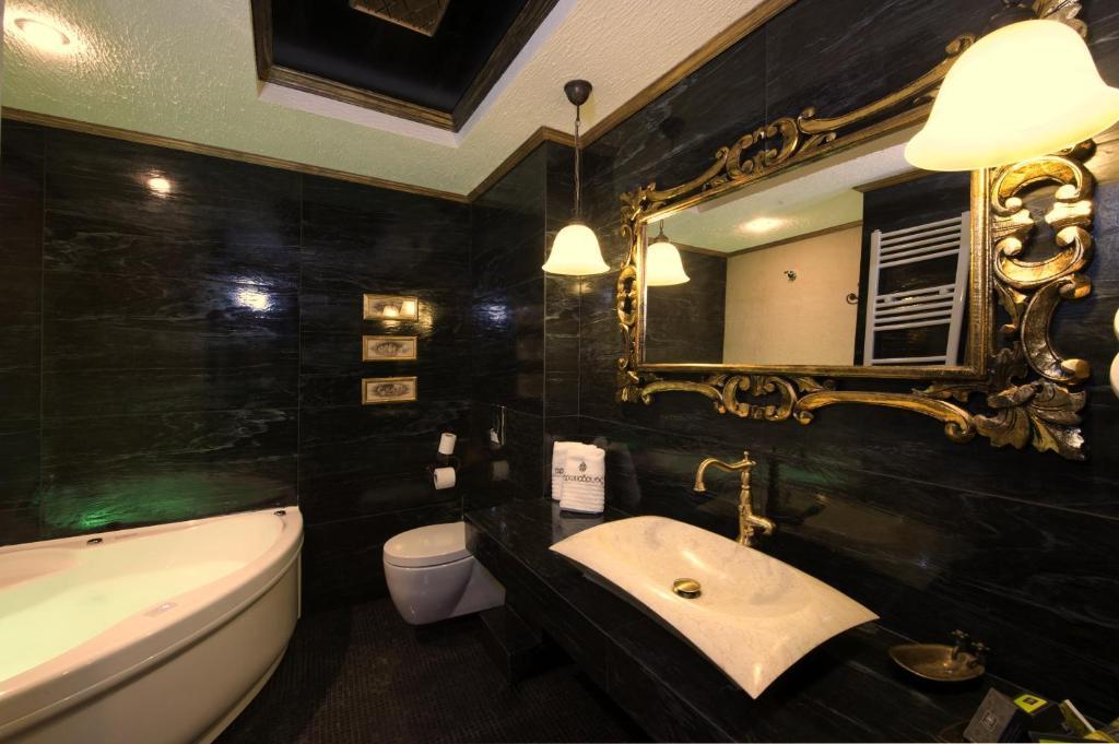 Superior Suite Spa Bath Mountain View