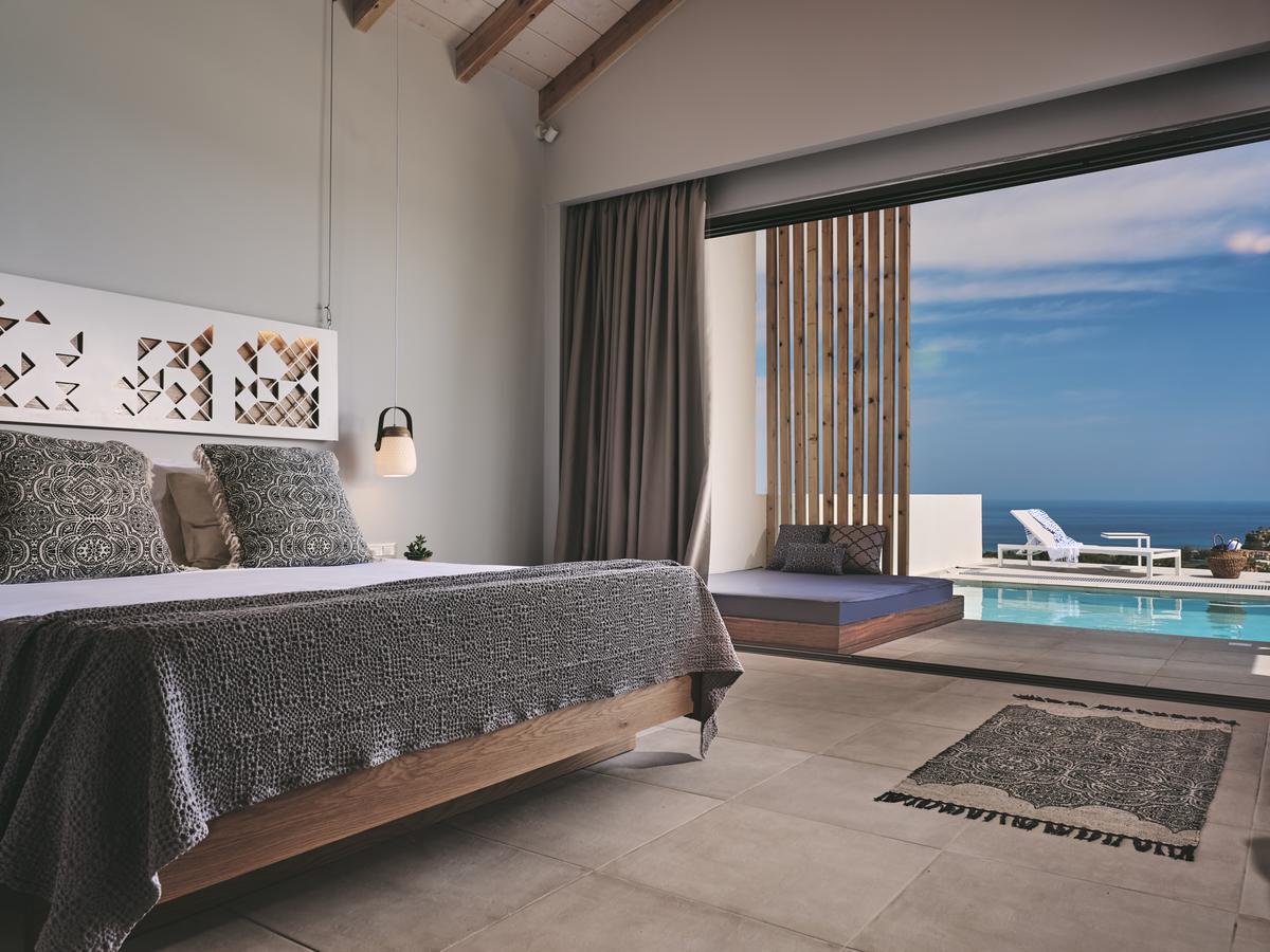 Deluxe Heated Private Pool Suite with Sea View