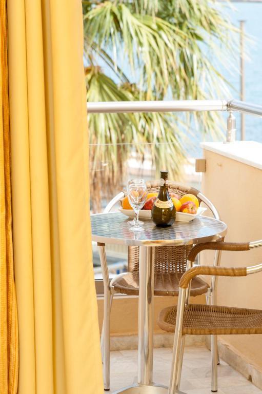 Double or Twin Room Sea View