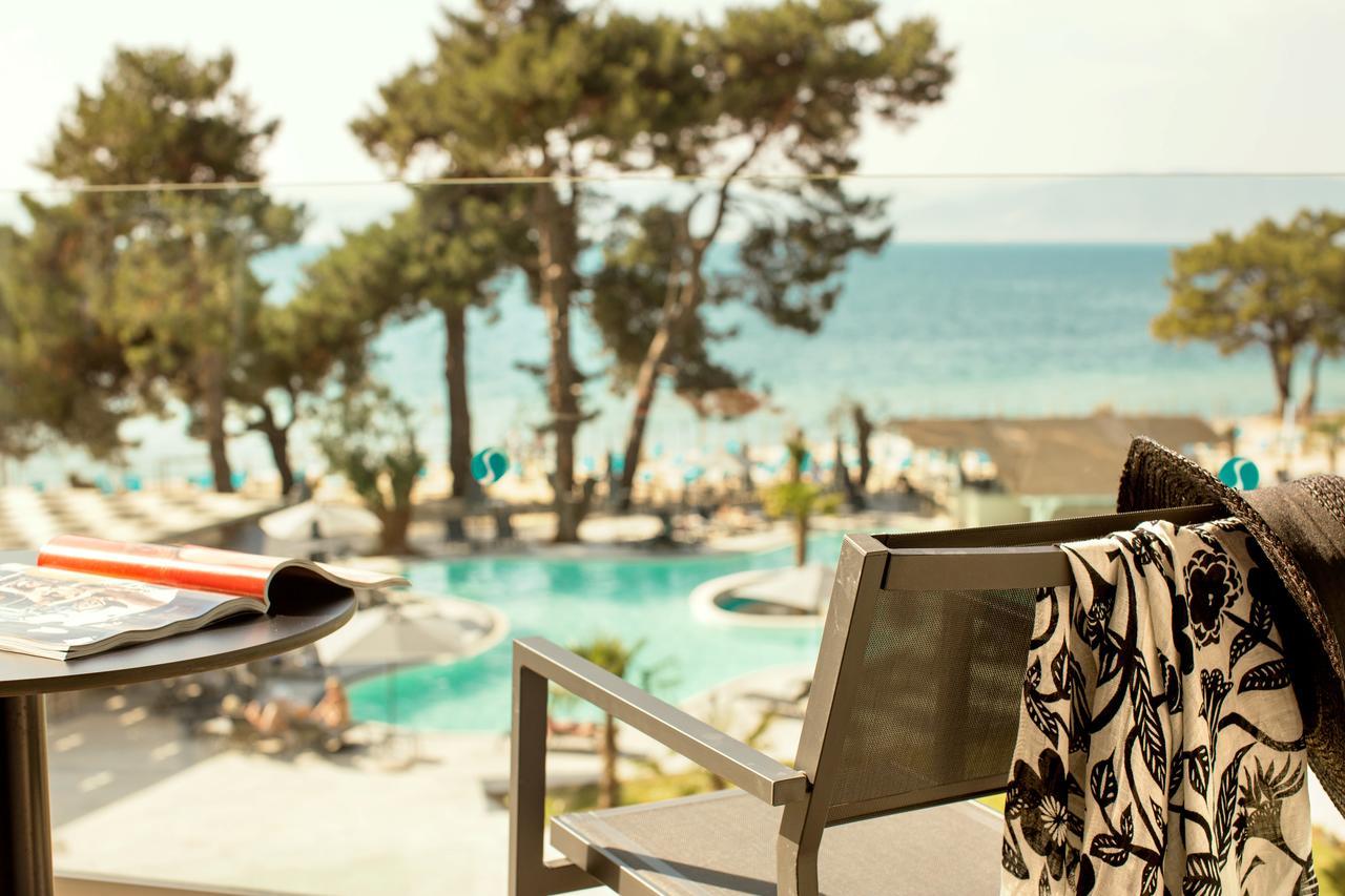 Deluxe Room with Side Sea View