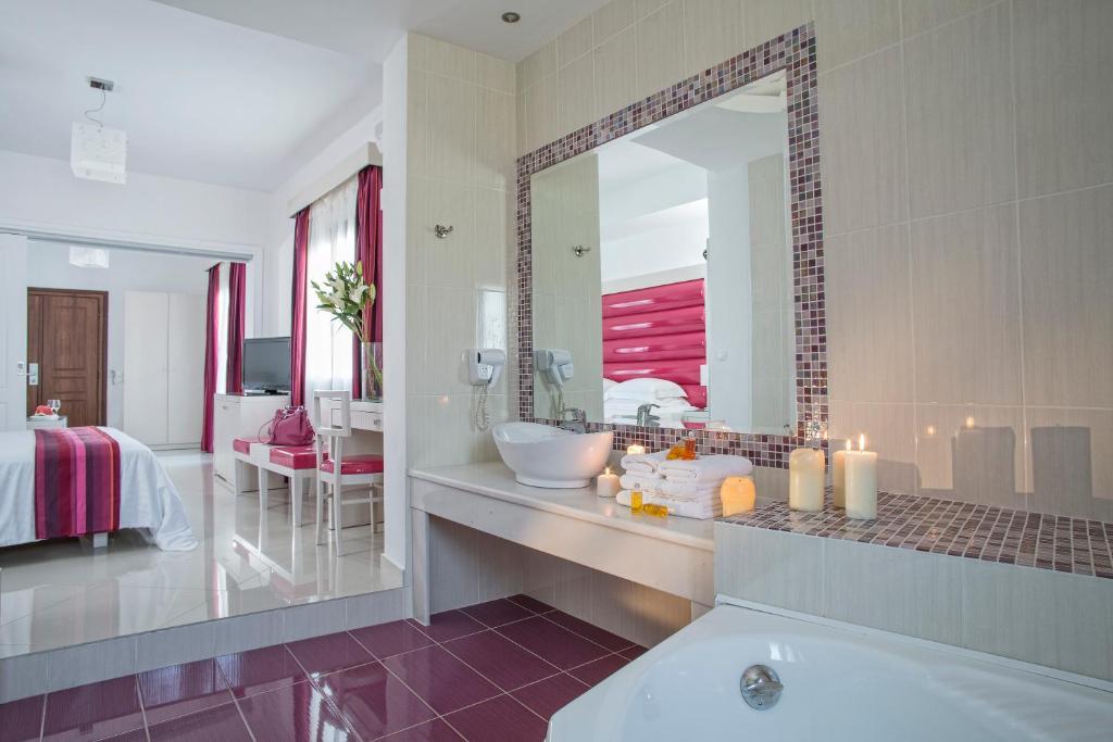 Honeymoon Sea View Suite Outdoor Hot Tub