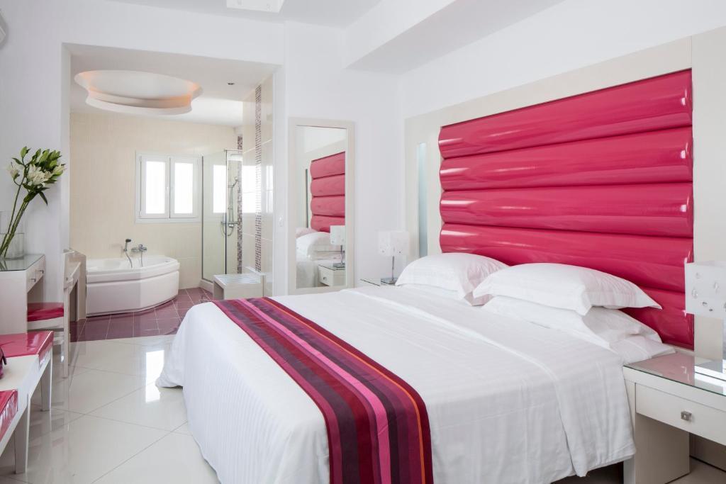 Honeymoon Sea View Suite Outdoor Hot Tub