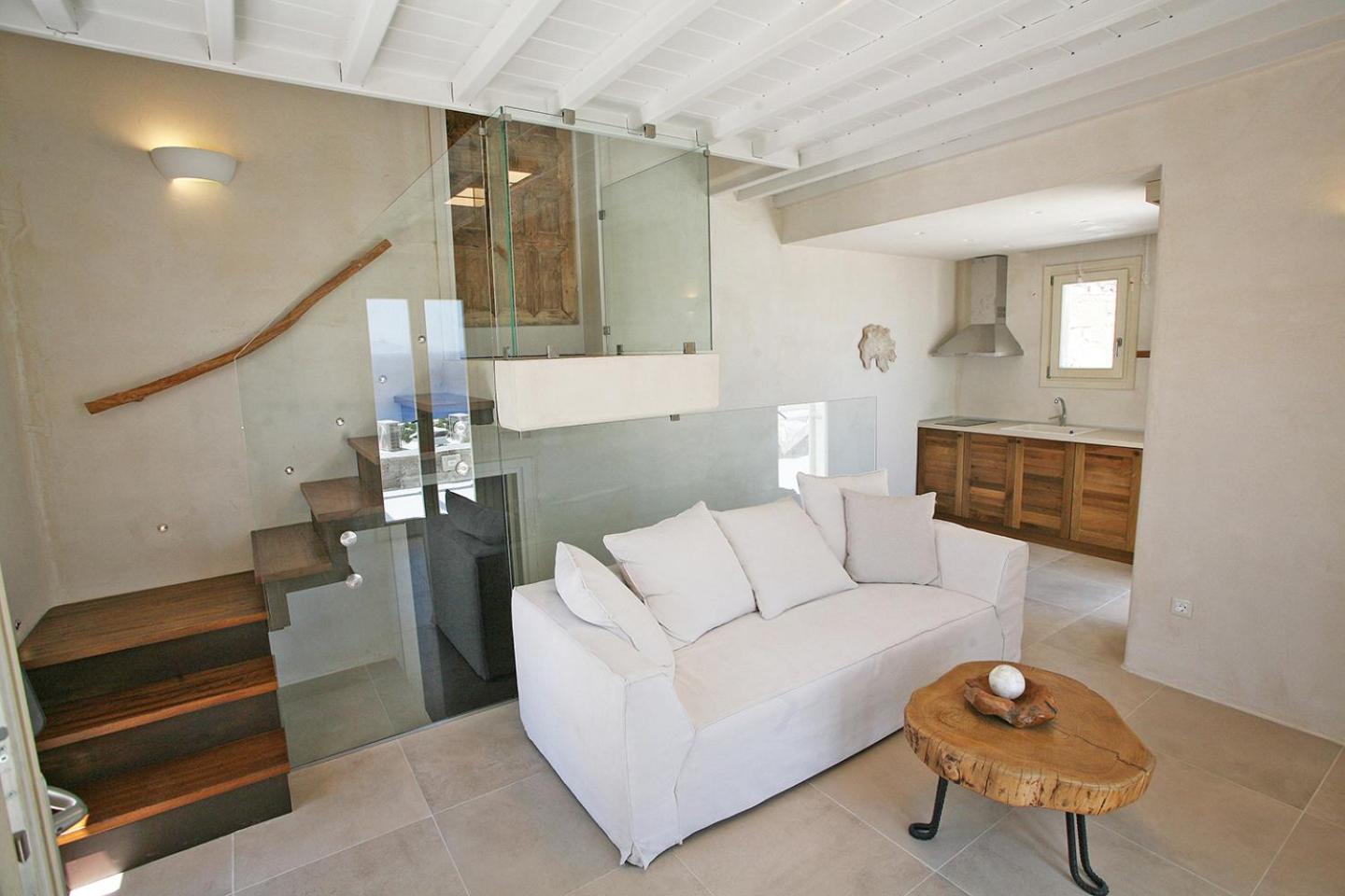 Helios Superior Suite with Sea View and outdoor Jacuzzi