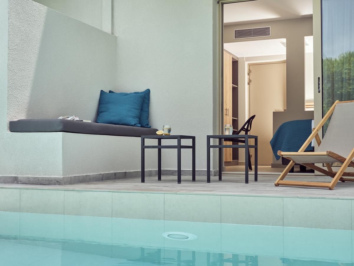 Deluxe Double or Twin Room Private Pool