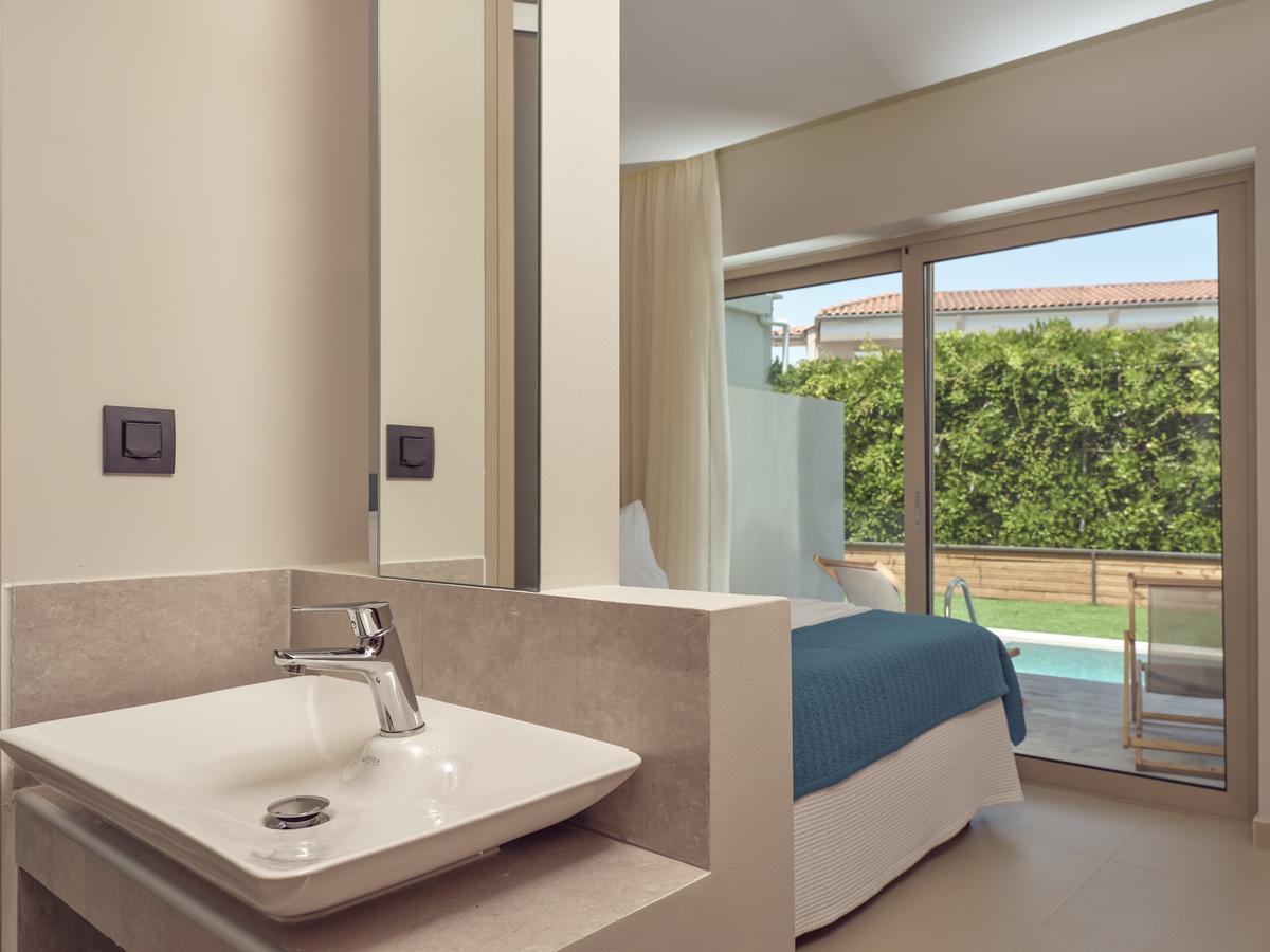 Deluxe Double or Twin Room Private Pool
