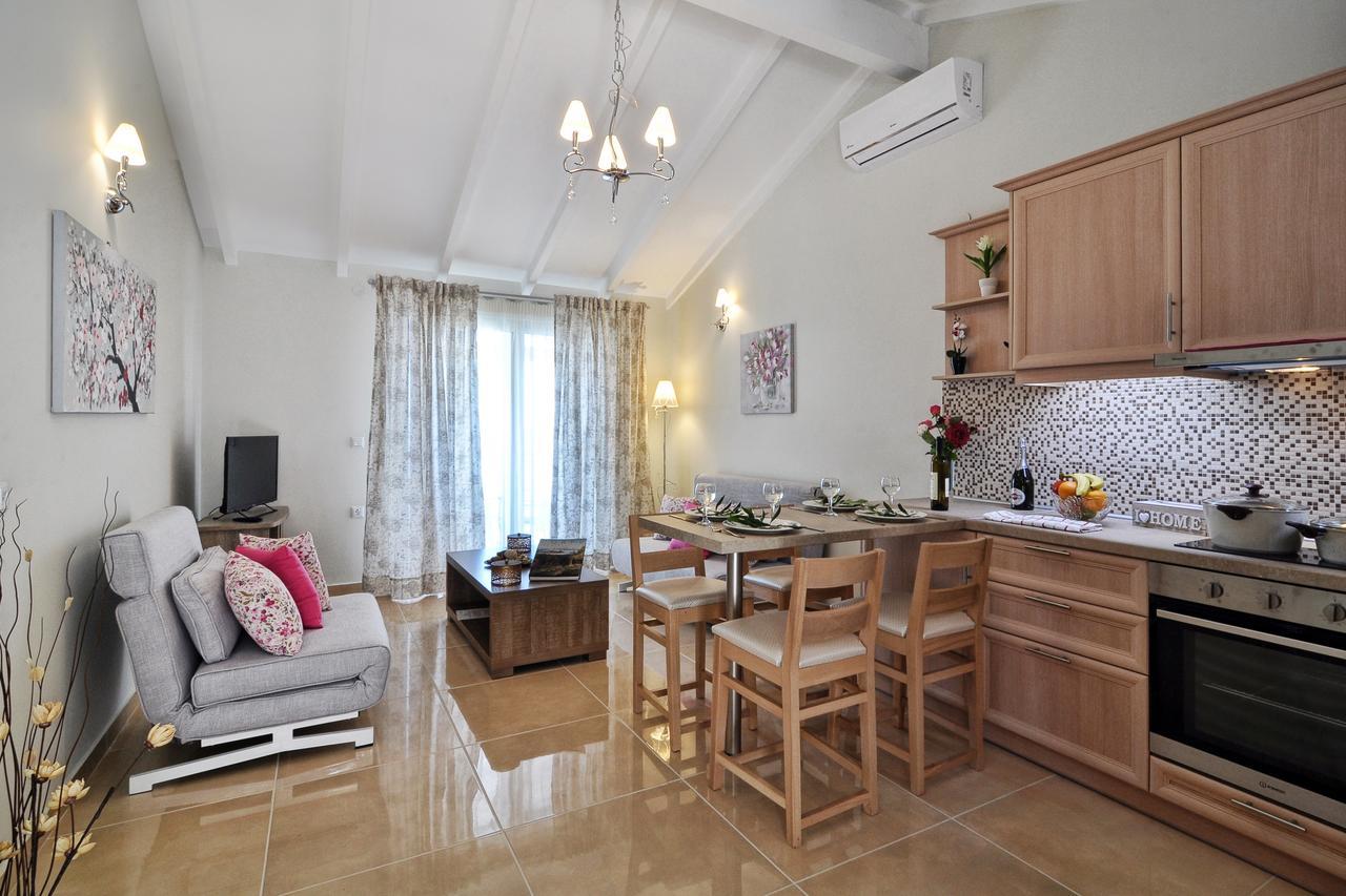 Deluxe One-Bedroom Apartment