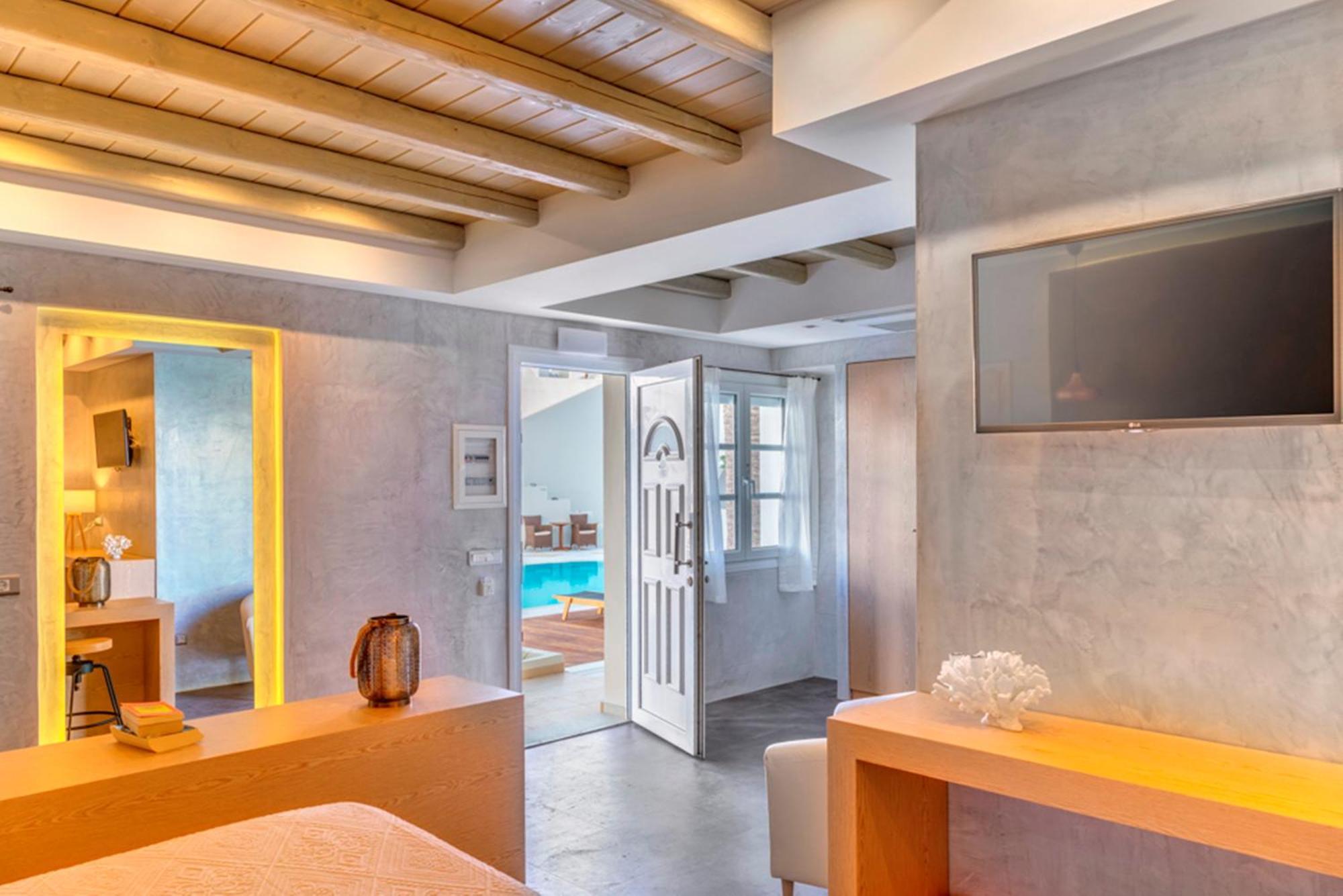 Suite Pool View