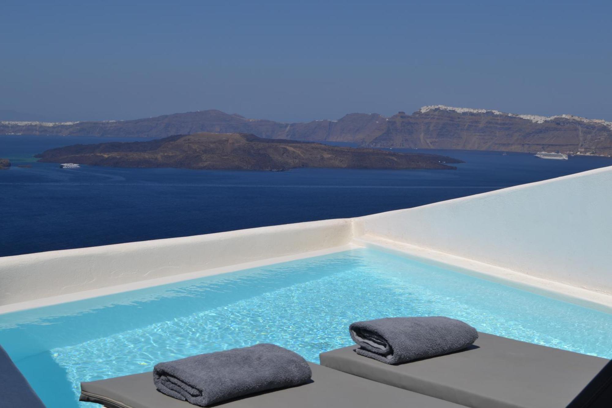 Volcano & Sunset View Senior Suite Private Pool