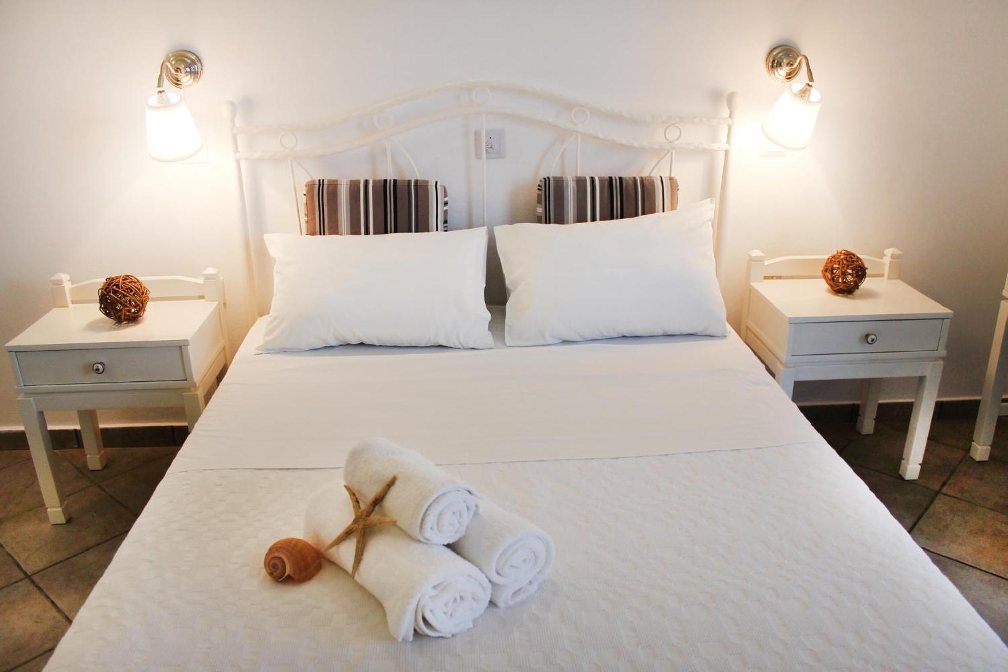 Double or Twin Room with Partial Sea View