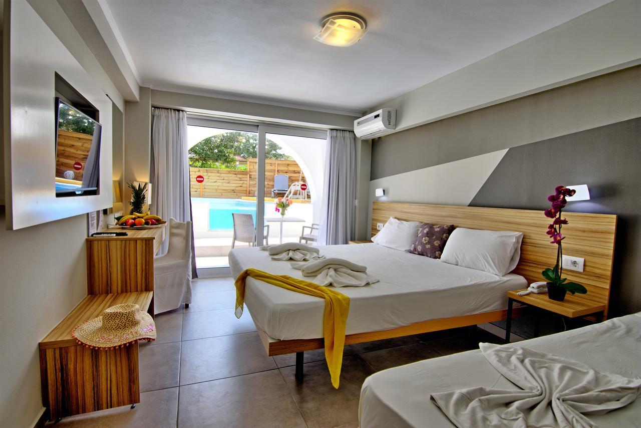 Double Room Private Pool Swim Up