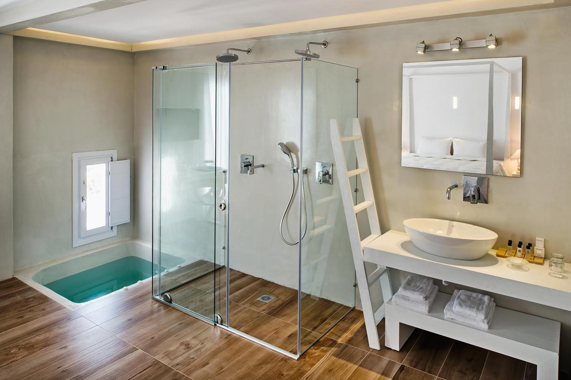 Honeymoon Suite Spa Bath