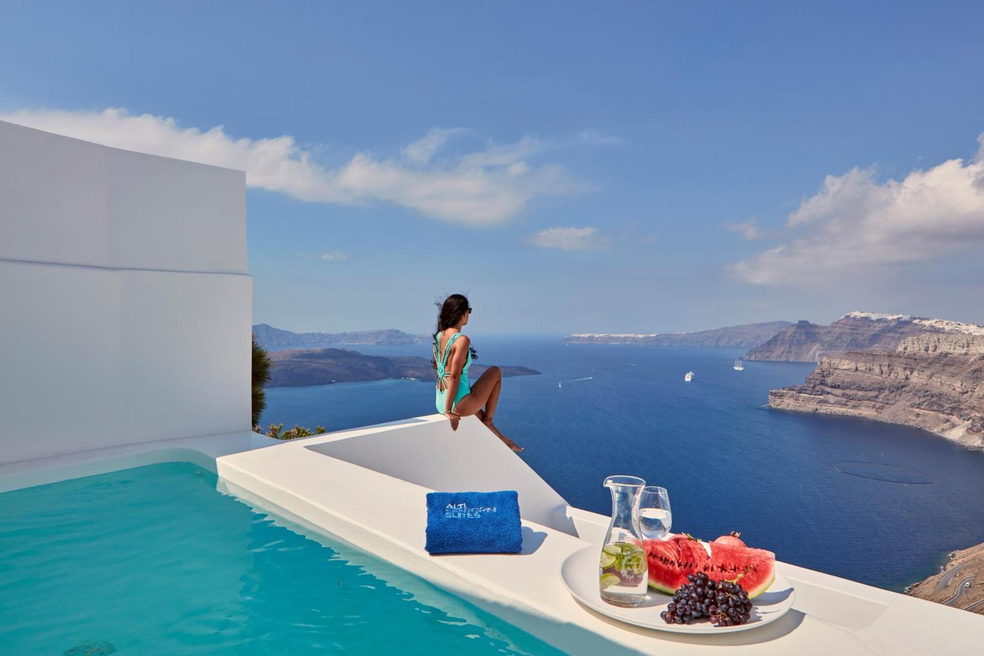 Red Suite with Heated Plunge Pool and Caldera View