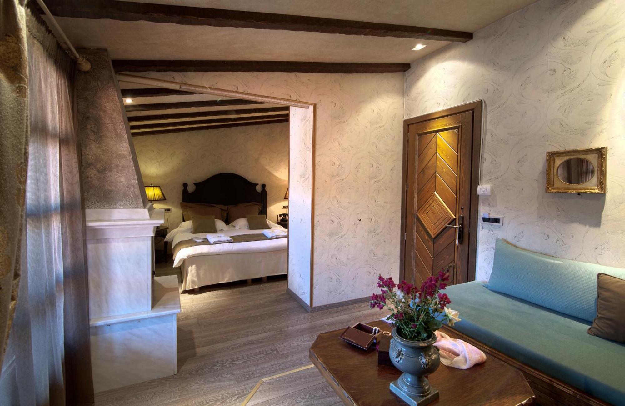 Superior Suite Spa Bath Mountain View