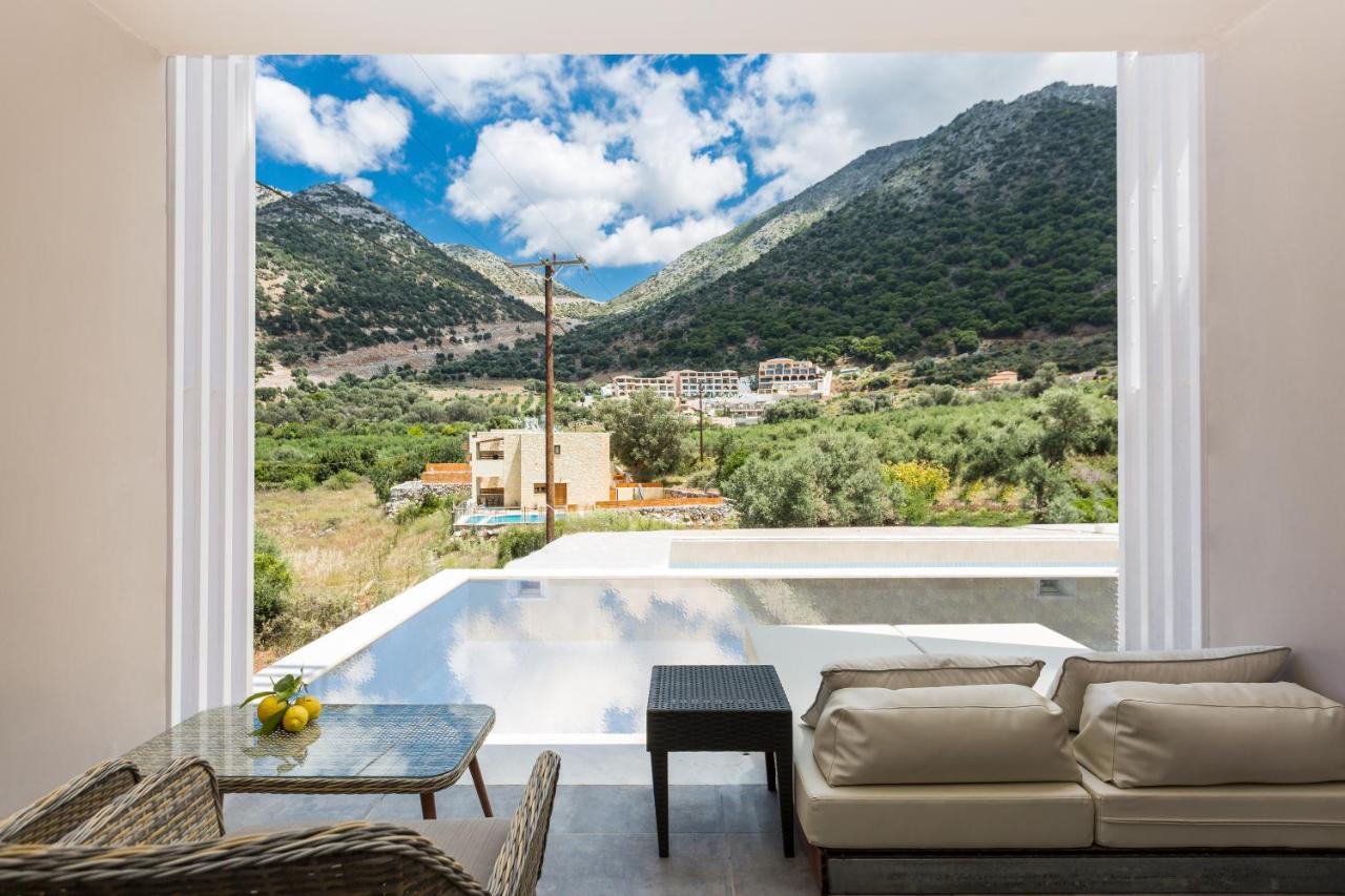 Two-Bedroom Suite Swim Up