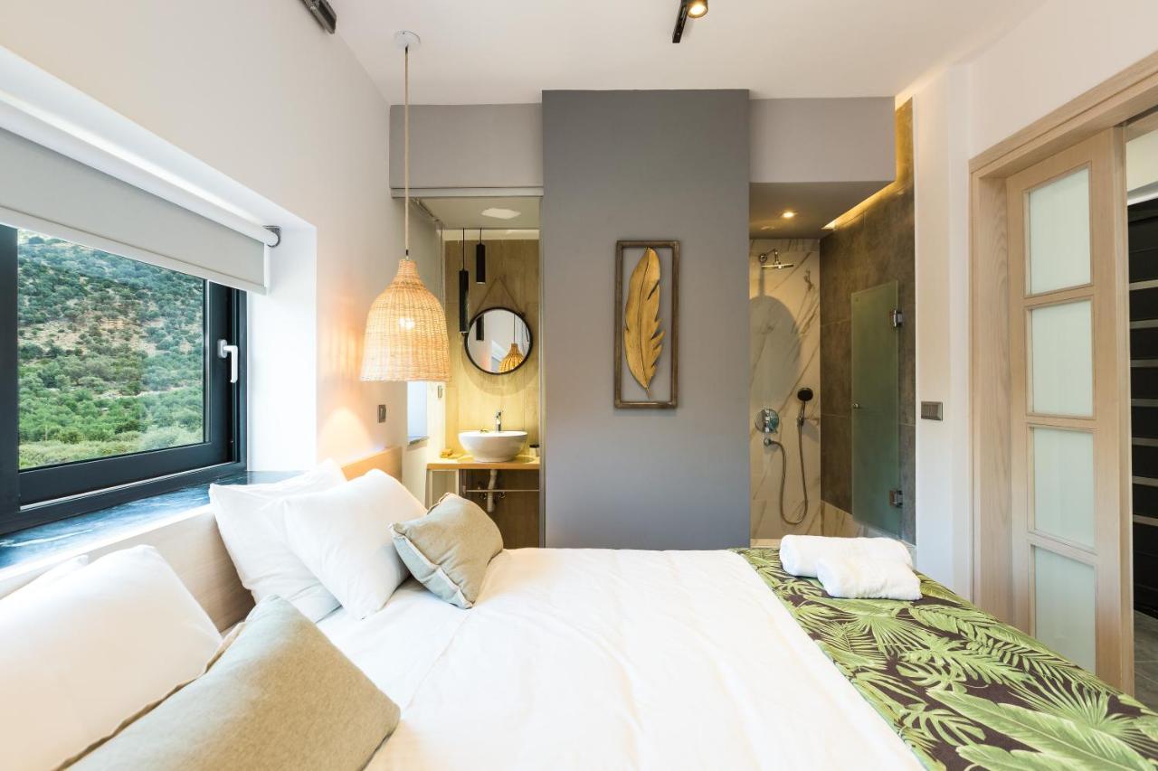 Two-Bedroom Suite Swim Up