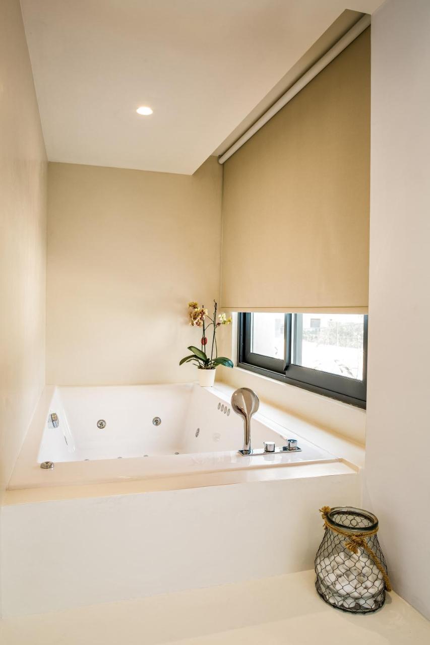 Deluxe Suite Spa Bath