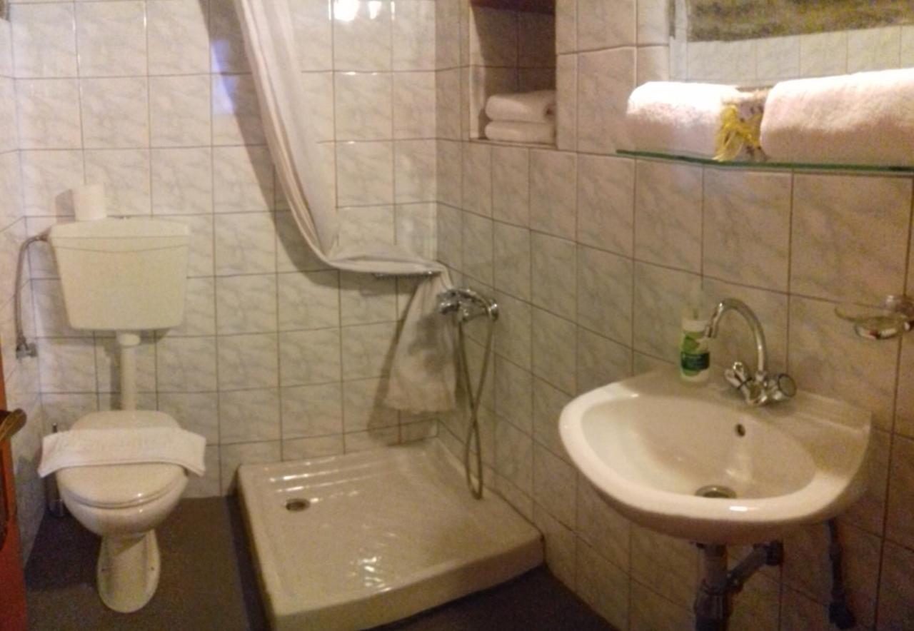 Basic Triple Room