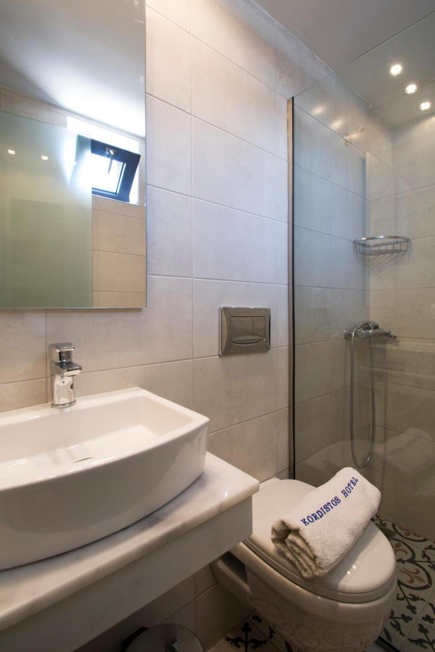 Double or Twin Room with Partial Sea View
