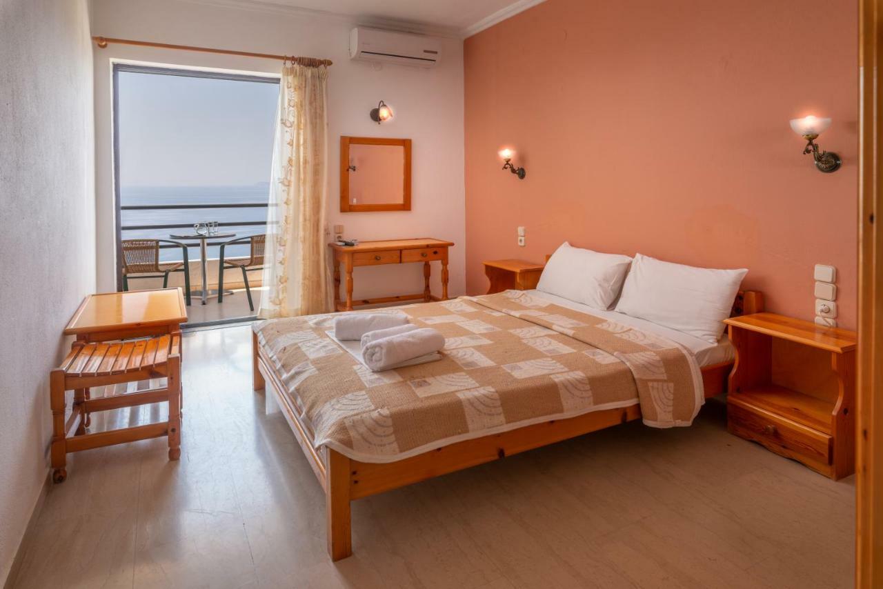 Double or Twin Room Sea View
