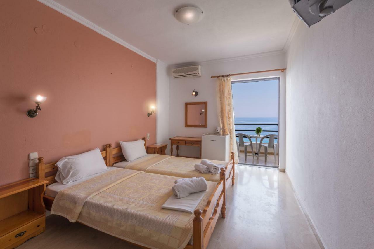 Double or Twin Room Sea View