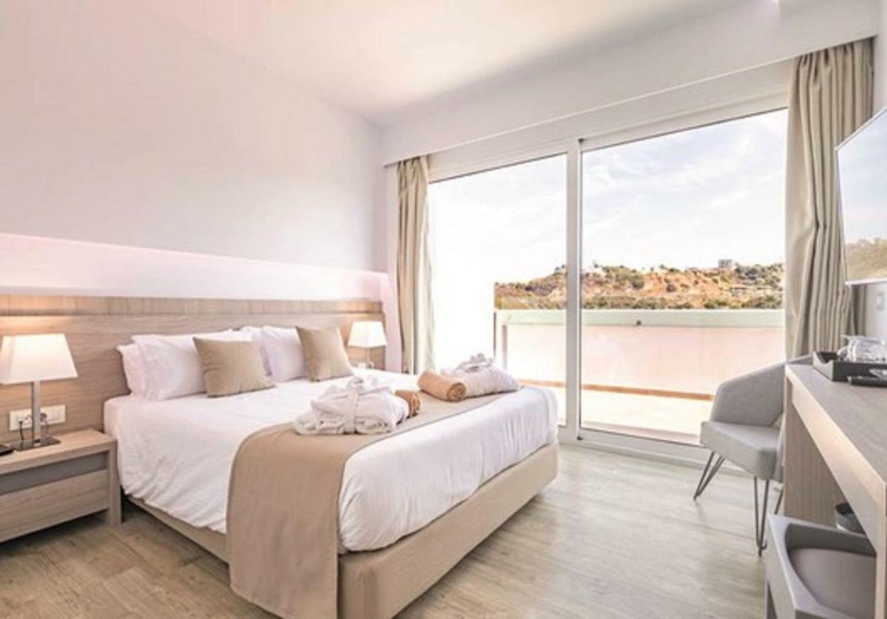 One-Bedroom Suite Mountain View