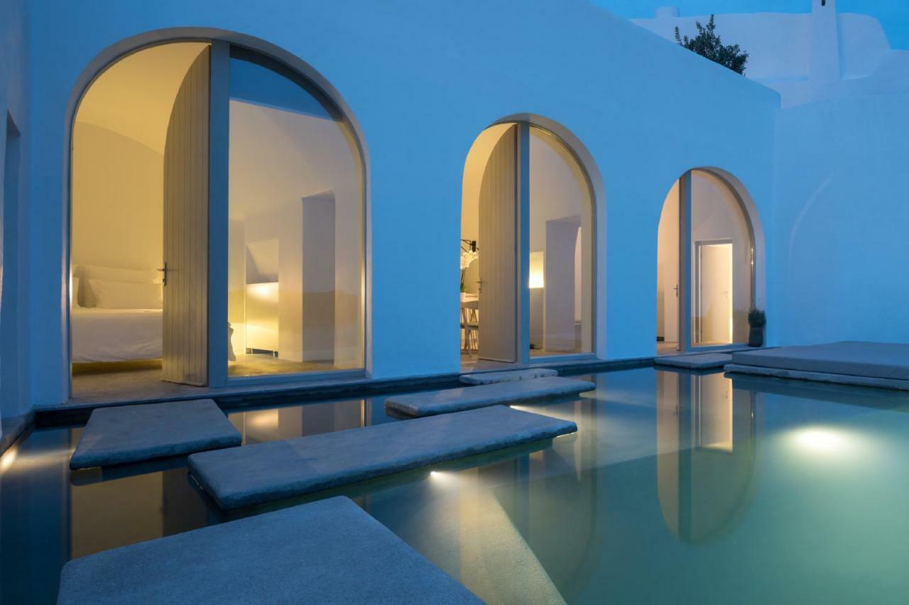 Grand Suite with private outdoor infinity pool and Caldera View