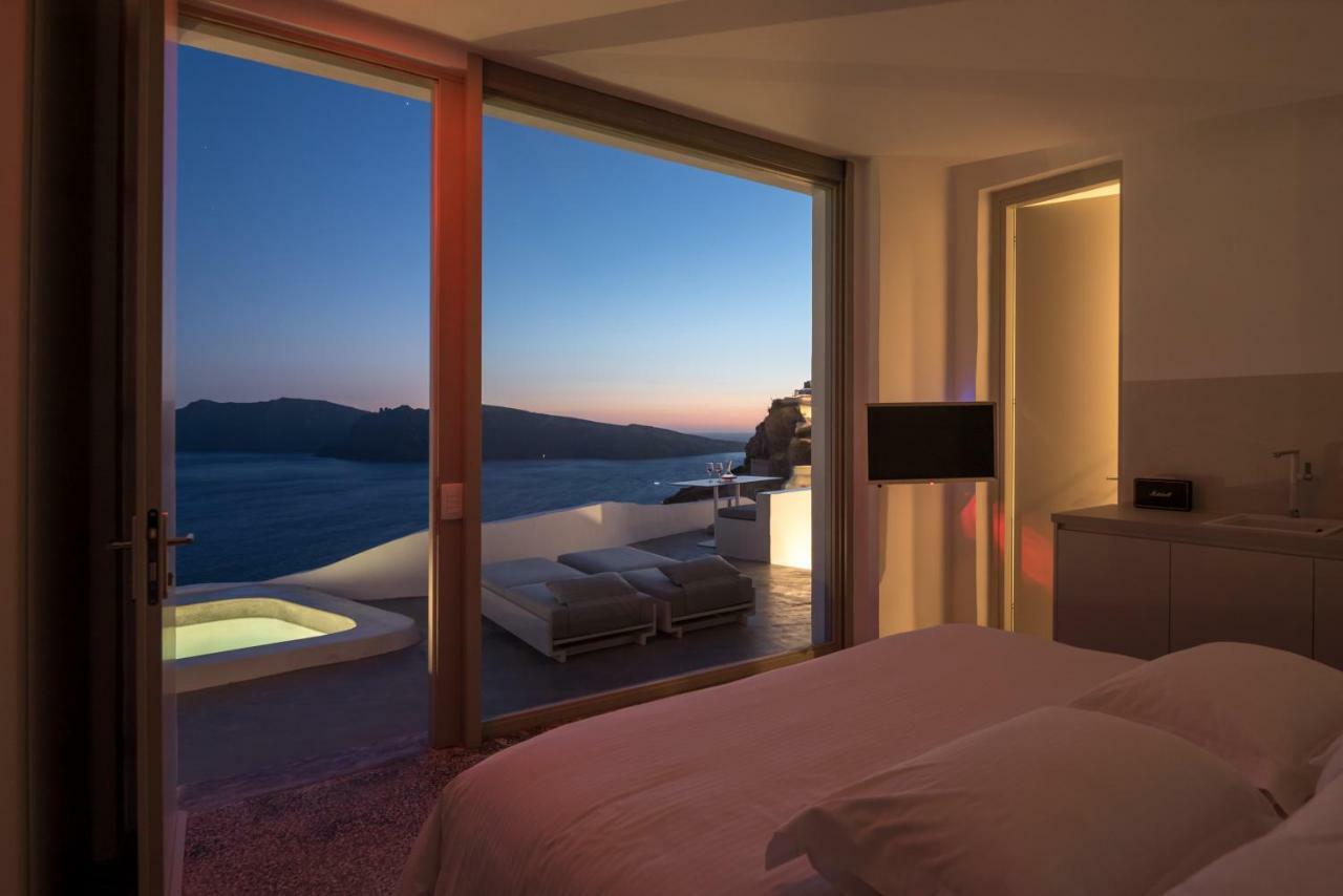 Executive Suite private outdoor heated plunge pool Caldera view