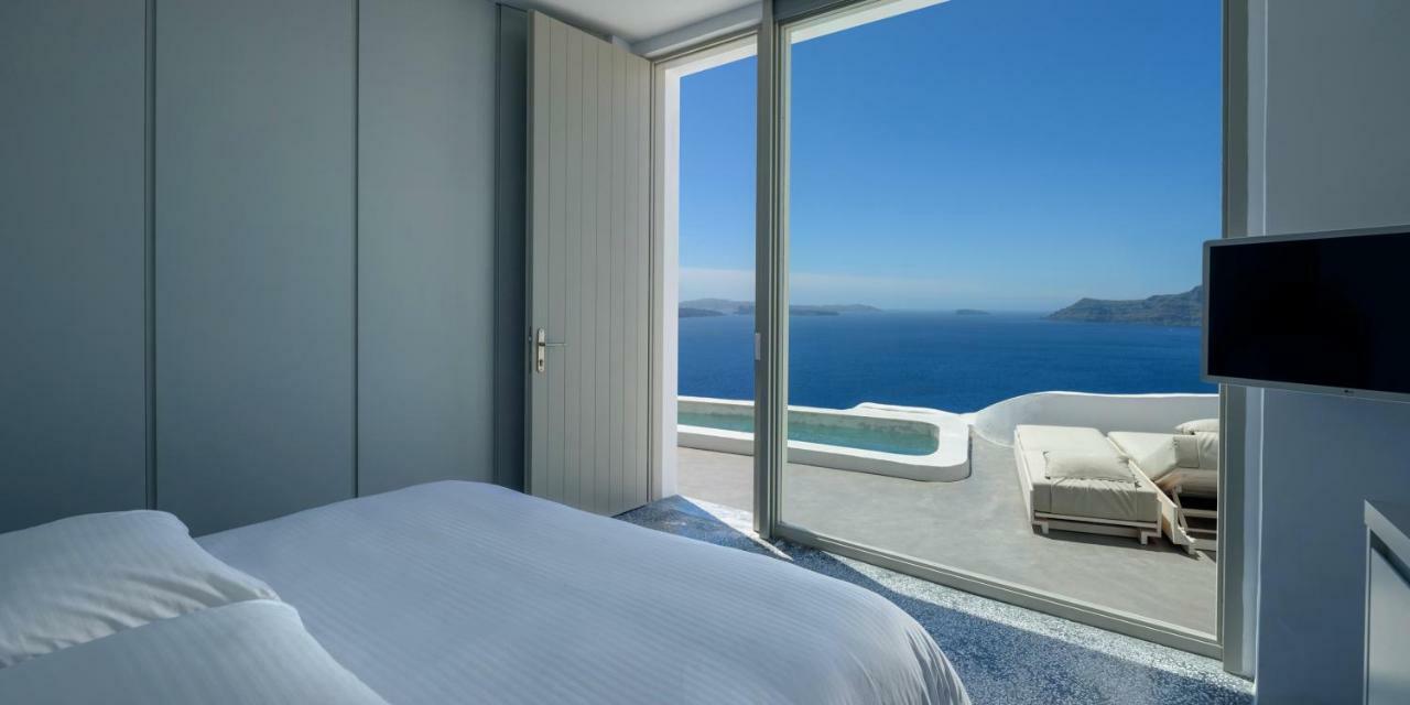 Executive Suite private outdoor heated plunge pool Caldera view