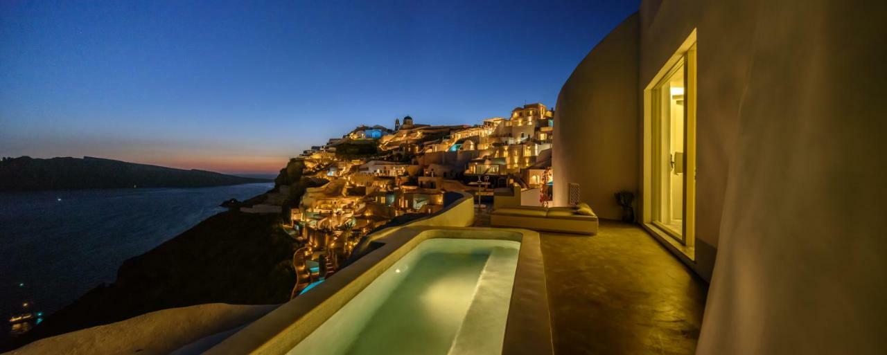 Executive Suite private outdoor heated plunge pool Caldera view