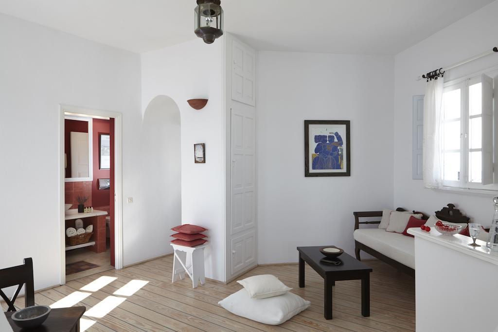 VIP Suite with Outdoor Plunge Pool and Caldera View