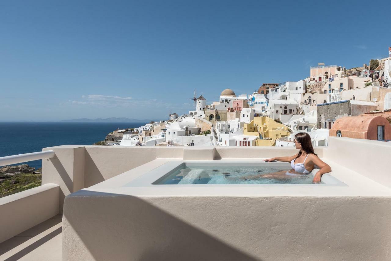 Honeymoon Suite with Panoramic Caldera & Direct Sunset Views