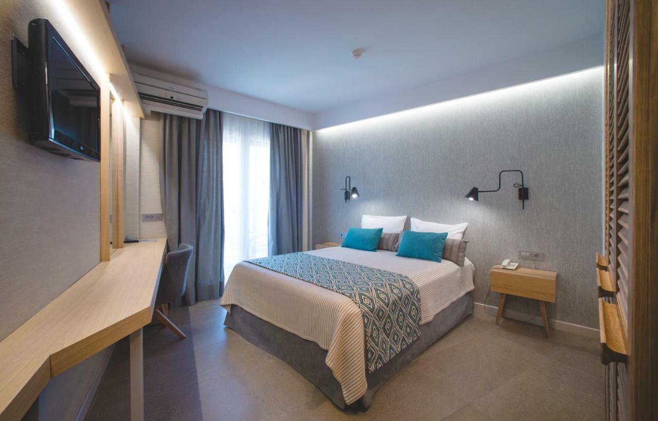Double or Twin Room Sea View